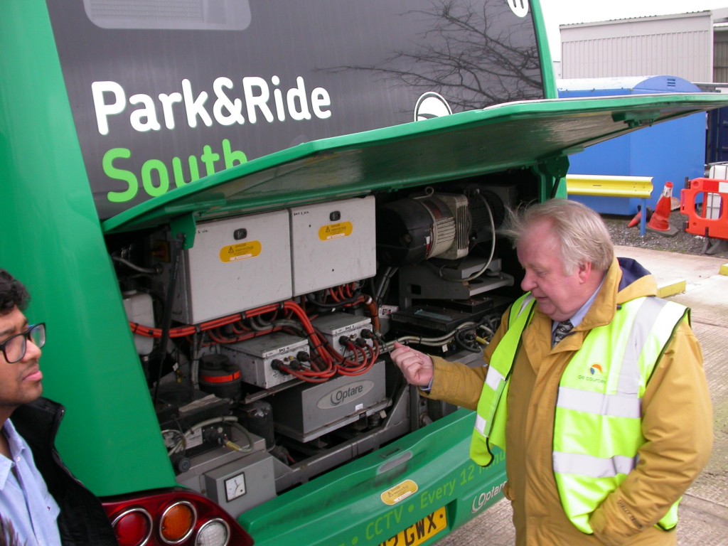 DSCN1529 - Mike De Courcey explains the technology to MSc Design and Transport students