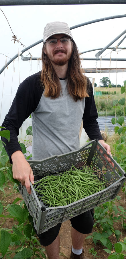 Ryan,-one-of-the-grower-at-the-farm