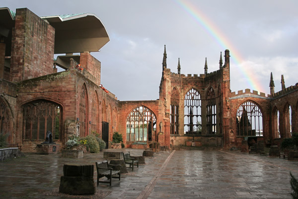 Coventry_Cathedral_Ruins_with_Rainbow