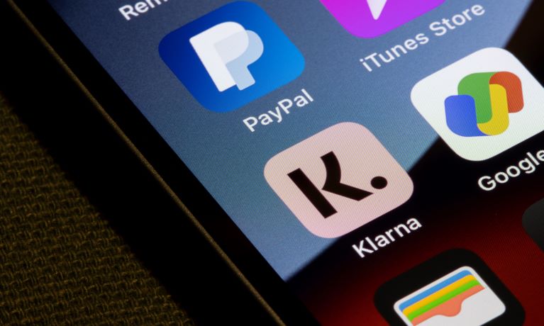 Apps on a phone including Klarna